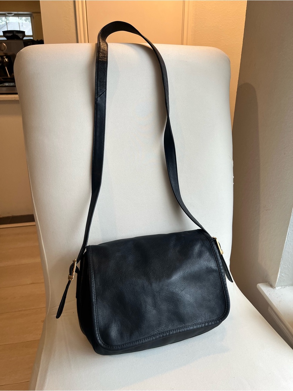 Minimalist Black Leather‎ Shoulder Bag - Sleek Everyday Crossbody
